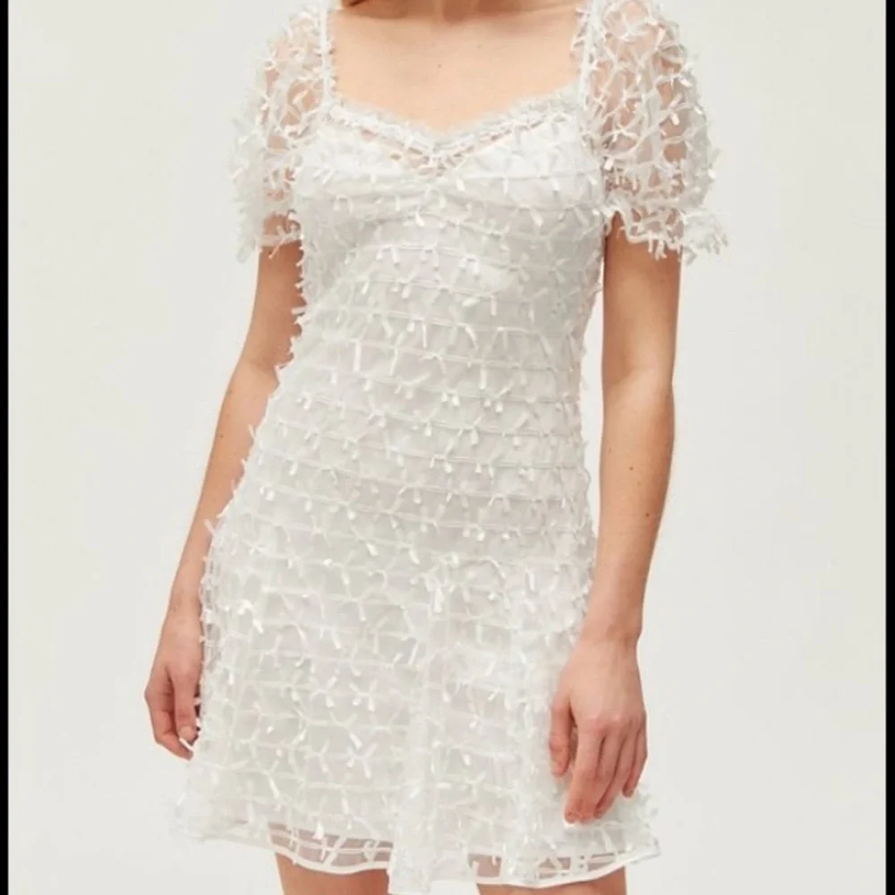 Betsey Johnson x UO | White Allover Bow Puff Sleeve Mini Slip Dress in size XS - Picture 17 of 17